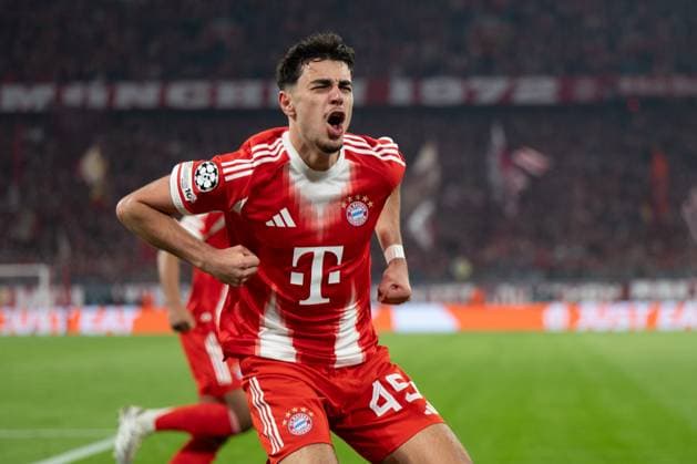 Torjubel von Alexandar Pavlovic 45 (FC Bayern Muenchen) jubelt über sein Tor zum 1:1, FC Bayern Muenchen vs Real Madrid, Fussball, Champions League, Viertelfinale, 15.04.2026 Muenchen Bayern Deutschland