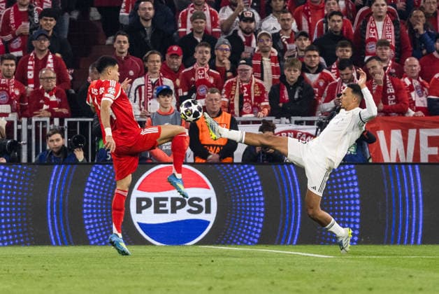 MUNICH, GERMANY - APRIL 15: Luis Diaz (FC Bayern Muenchen, 14) and Trent Alexander-Arnold (Real Madrid, 12) battle for the ball during the UEFA Champions League match between FC Bayern Muenchen vs. Real Madrid at Allianz Arena on the second leg of quarter finals of the UEFA Champions League on April 15, 2026 in Munich, Germany. Bavaria Germany Copyright: xSteffiexWunderlx