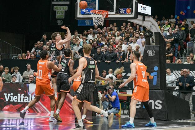 easyCredit Basketball Bundesliga, 23. Spieltag, Niners Chemnitz -Ratiopharm Ulm 15.04.2026 ab 20:00 Uhr Chemnitz, Chemnitz Arena Im Foto: easyCredit Basketball Bundesliga, 23. Spieltag, Niners Chemnitz - Ratiopharm Ulm easyCredit Basketball Bundesliga, 23. Spieltag, Niners Chemnitz - Ratiopharm Ulm Chemnitz Sachsen Deutschland