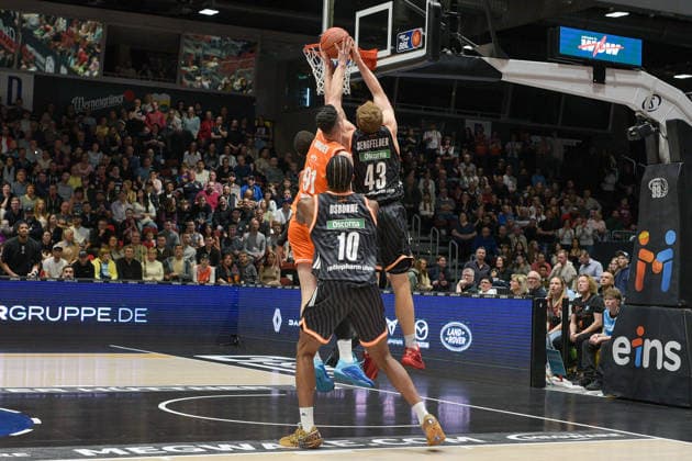 easyCredit Basketball Bundesliga, 23. Spieltag, Niners Chemnitz -Ratiopharm Ulm 15.04.2026 ab 20:00 Uhr Chemnitz, Chemnitz Arena Im Foto: Yordan Minchev(91), Malik Osborne(10), Christian Sengfelder(43) easyCredit Basketball Bundesliga, 23. Spieltag, Niners Chemnitz - Ratiopharm Ulm Chemnitz Sachsen Deutschland