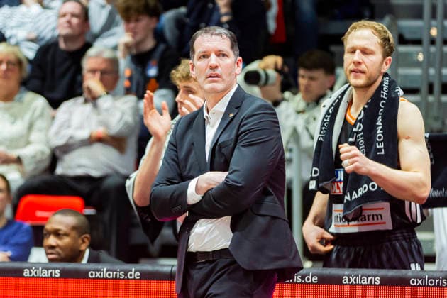 15.04.2026, xomx, Basketball easyCredit BBL Bundesliga, Niners Chemnitz - RATHIOPHARM Ulm v.l. Ty Harrelson (Ratiopharm Ulm Trainer) Chemnitz