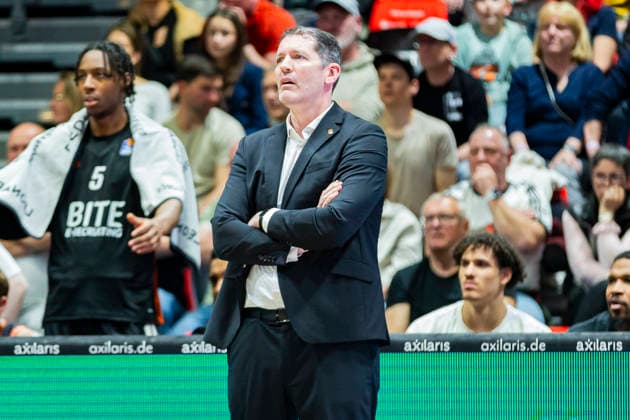 15.04.2026, xomx, Basketball easyCredit BBL Bundesliga, Niners Chemnitz - RATHIOPHARM Ulm v.l. Ty Harrelson (Ratiopharm Ulm Trainer) Chemnitz