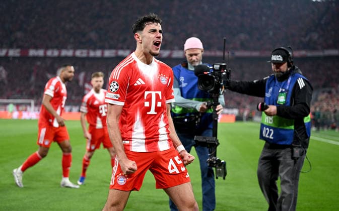 FUSSBALL CHAMPIONS LEAGUE SAISON 2025 2026 Viertelfinal Rueckspiel 15.04.2026 FC Bayern Muenchen - Real Madrid Jubel FC Bayern Muenchen nach dem Tor zum 1 - 1, Torschuetze Aleksandar Pavlovic