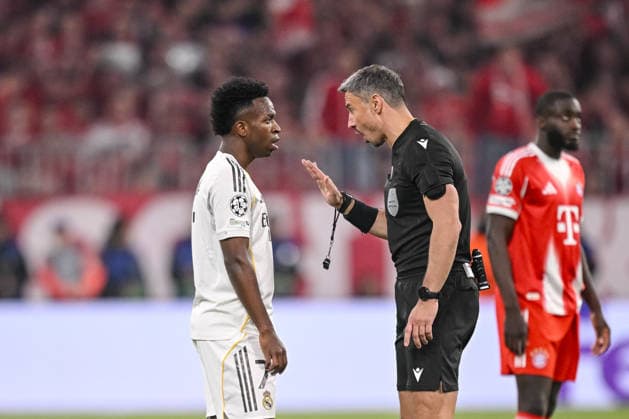 Vinicius Junior (Real Madrid) and Schiedsrichter Slavko Vincic gestures during the UEFA Champions League 2025 26 Quarter-Final Second Leg match between FC Bayern München and Real Madrid CF at Football Arena Munich on April 15, 2026 in Munich, Germany. (Photo by Harry Langer DeFodi Images) -