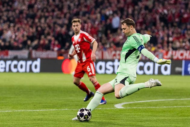 MUNICH, GERMANY - APRIL 15: Manuel Neuer (FC Bayern Muenchen, 1) controls the ball during the UEFA Champions League match between FC Bayern Muenchen vs. Real Madrid at Allianz Arena on the second leg of quarter finals of the UEFA Champions League on April 15, 2026 in Munich, Germany. Bavaria Germany Copyright: xSteffiexWunderlx