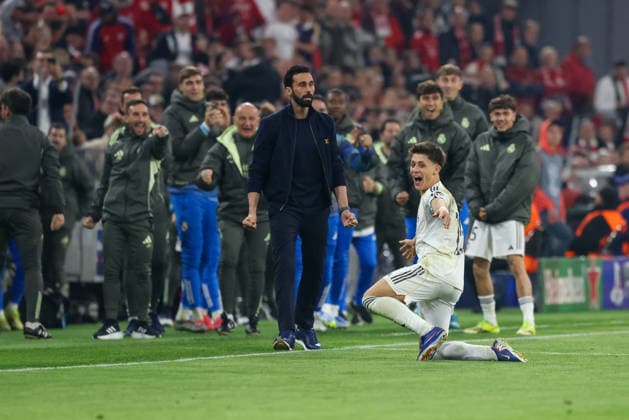 Arda Gueler (Real Madrid CF, 15) bejubelt sein Tor zum 1:2 mit Alvaro Arbeloa (Real Madrid CF, Chef-Trainer), GER, FC Bayern Muenchen vs. Real Madrid CF, Fussball, UEFA Champions League, Viertelfinale, Rueckspiel, Saison 2025 2026, 15.04.2026, GER, FC Bayern Muenchen vs. Real Madrid CF, Fussball, UEFA Champions League, Viertelfinale, Rueckspiel, Saison 2025 2026, 15.04.2026 Muenchen Copyright: xEibner-Pressefoto JennixMaulx EP_JML