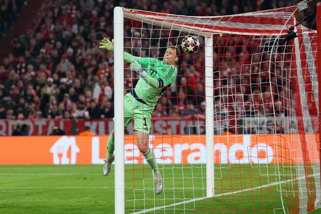 Manuel Neuer 1 (FC Bayern Muenchen) bekommt das Tor zum 1:2 duch einen Freistoss, FC Bayern Muenchen vs. Real Madrid, Fussball, UEFA, Champions League, Viertelfinale, Rueckspiel, 15.04.2026 Muenchen Bayern Deutschland