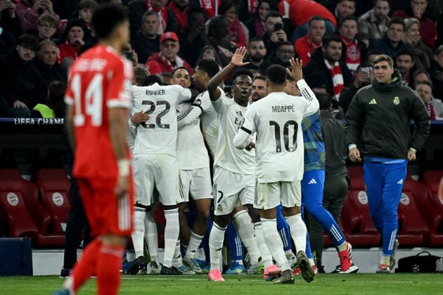 15.04.2026, xemx, Fussball UEFA Champions League, FC Bayern Muenchen - Real Madrid v.l. Torjubel nach dem Tor zum celebrating the goal celebrate 1:2 durch Arda Güler (Real Madrid) (DFL DFB REGULATIONS PROHIBIT ANY USE OF PHOTOGRAPHS as IMAGE SEQUENCES and or QUASI-VIDEO) Muenchen
