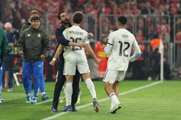 Torjubel von Cheftrainer Alvaro Arbeloa (CF Real Madrid), Arda Gueler 15 (CF Real Madrid) zum 1:2, FC Bayern Muenchen vs. Real Madrid, Fussball, UEFA, Champions League, Viertelfinale, Rueckspiel, 15.04.2026 Muenchen Bayern Deutschland