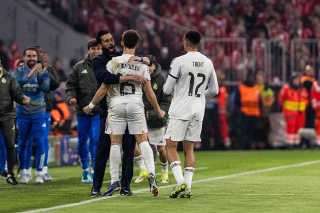 MUNICH, GERMANY - APRIL 15: Arda Gueler (Güler, Guler, Real Madrid, 15) celebrates scoring the 1:2 goal with Alvaro Arbeloa (Head Coach Real Madrid) during the UEFA Champions League match between FC Bayern Muenchen vs. Real Madrid at Allianz Arena on the second leg of quarter finals of the UEFA Champions League on April 15, 2026 in Munich, Germany. Bavaria Germany Copyright: xSteffiexWunderlx