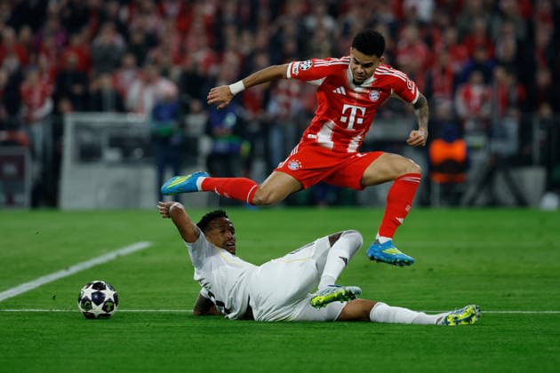 15.04.2026, xjrdrx, Fussball UEFA Champions League, FC Bayern Muenchen - Real Madrid v.l. Eder Militao (Real Madrid) Luis Diaz (FC Bayern Muenchen) Zweikampf, Aktion, action, battle for the ball (DFL DFB REGULATIONS PROHIBIT ANY USE OF PHOTOGRAPHS as IMAGE SEQUENCES and or QUASI-VIDEO) Muenchen