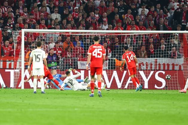 Harry Kane 9 (FC Bayern Muenchen) trifft das Tor zum Ausgleich 2:2, FC Bayern Muenchen vs. Real Madrid, Fussball, UEFA, Champions League, Viertelfinale, Rueckspiel, 15.04.2026 Muenchen Bayern Deutschland