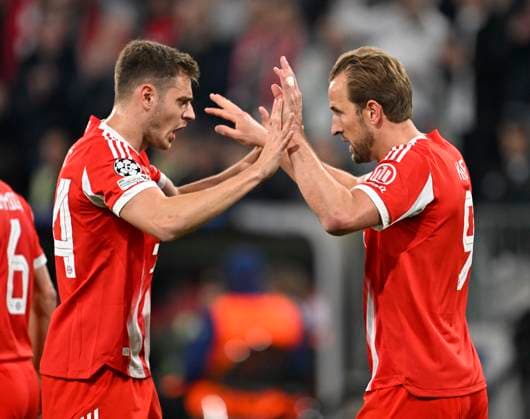 15.04.2026, Fussball UEFA Championsleague 2025 2026: Viertelfinale Rückspiel, FC Bayern München - Real Madrid, in der Allianz-Arena München, v.l. Josip Stanisic (Bayern München) und Harry Kane (FC Bayern München) jubeln