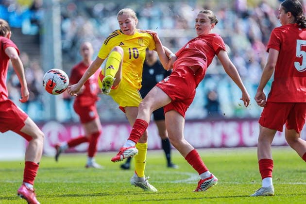 15.04.2026 GNIEZNO STADION MIEJSKI PILKA NOZNA KOBIET ( FOOTBALL QUALIFICATIONS UEFA WOMEN™S UNDER-19 CHAMPIONSHIP GAME POLAND - BELGIUM ), KWALIFIKACJE MIISTRZOSTWA EUROPU U-19 KOBIET MECZ POLSKA - BELGIA NZ. LOTTE VANDERHAEGEN , (R) MAGDA PIEKARSKA FOTO JAKUB PIASECKI CYFRASPORT NEWSPIX.PL --- newspix.pl POLAND OUT! 