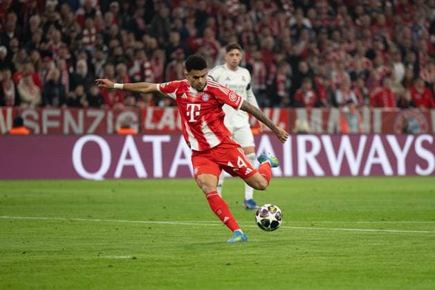 Torschuss Luis Diaz 14 (FC Bayern Muenchen), FC Bayern Muenchen vs Real Madrid, Fussball, Champions League, Viertelfinale, 15.04.2026 Muenchen Bayern Deutschland