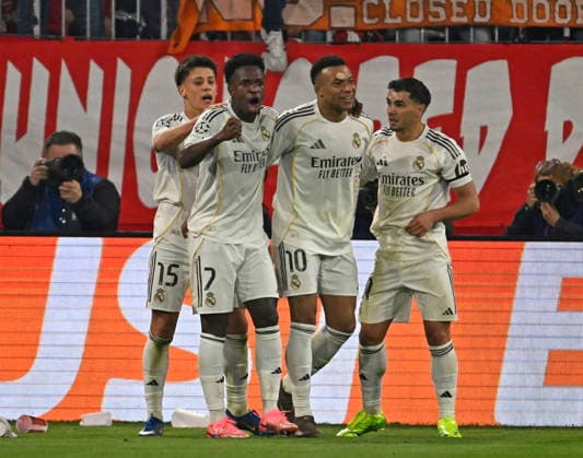 15.04.2026, Fussball UEFA Championsleague 2025 2026: Viertelfinale Rückspiel, FC Bayern München - Real Madrid, in der Allianz-Arena München, v.l. Arda Güler (Real Madrid), Vinicius Junior (Real Madrid), Kylian Mbappe (Real Madrid) jubeln