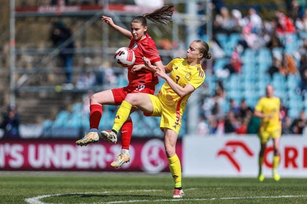 15.04.2026 GNIEZNO STADION MIEJSKI PILKA NOZNA KOBIET ( FOOTBALL QUALIFICATIONS UEFA WOMEN™S UNDER-19 CHAMPIONSHIP GAME POLAND - BELGIUM ), KWALIFIKACJE MIISTRZOSTWA EUROPU U-19 KOBIET MECZ POLSKA - BELGIA NZ. (L) OLIWIA ZWIAZEK , (R) LOUIZE HAENTJENS FOTO JAKUB PIASECKI CYFRASPORT NEWSPIX.PL --- newspix.pl POLAND OUT! 