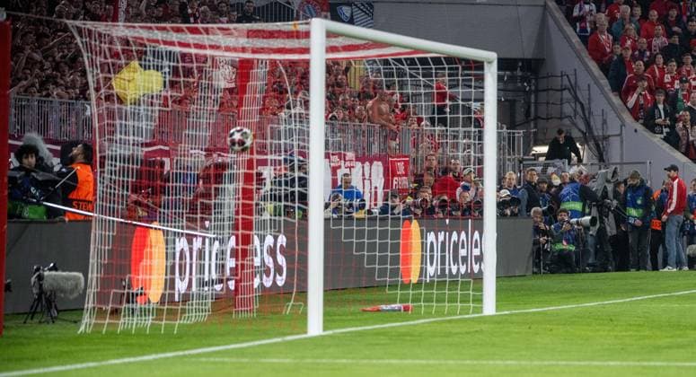 Fußball, Herren, Saison 2025 2026, Champions League (Viertelfinale, Rückspiel), FC Bayern München - Real Madrid, Arda Güler (nicht im Bild, Real Madrid) erzielt das Tor zum 0:1 gegen Torwart Manuel Neuer (nicht im Bild, Bayern München), 15.04. 2026, Copyright: xMatthiasxKochx