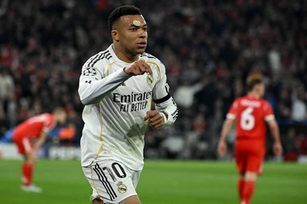 15.04.2026, xemx, Fussball UEFA Champions League, FC Bayern Muenchen - Real Madrid v.l. Torjubel nach dem Tor zum celebrating the goal celebrate 2:3 durch Kylian Mbappe (Real Madrid) (DFL DFB REGULATIONS PROHIBIT ANY USE OF PHOTOGRAPHS as IMAGE SEQUENCES and or QUASI-VIDEO) Muenchen