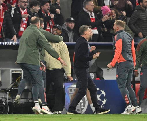 TOR zum 2.2 Harry Kane FC Bayern Muenchen FCB (09) (nicht im Bild) Torjubel Trainer Coach Vincent Kompany FC Bayern Muenchen FCB und Team Sportdirektor Christoph Freund FC Bayern Muenchen FCB FC Bayern Muenchen FCB vs Real Madrid UEFA CL Champions League Viertelfinale Rueckspiel 15.04.2026 DFL REGULATIONS PROHIBIT ANY USE OF PHOTOGRAPHS AS IMAGE SEQUENCES AND OR QUASI-VIDEO FC Bayern Muenchen FCB vs Real Madrid CL Champions League