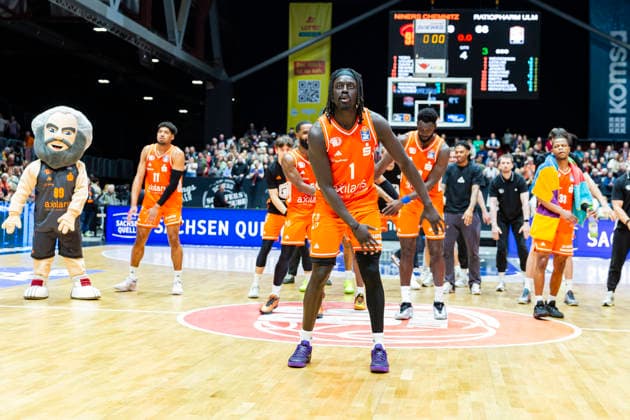 15.04.2026, xomx, Basketball easyCredit BBL Bundesliga, Niners Chemnitz - RATHIOPHARM Ulm v.l. Das Spiel ist vorbei. Die Chemnitzer gewinnen mit 79:66. Chemnitz *** 15 04 2026, xomx, Basketball easyCredit BBL Bundesliga, Niners Chemnitz RATHIOPHARM Ulm v l The game is over The Chemnitz team wins 79 66 Chemnitz