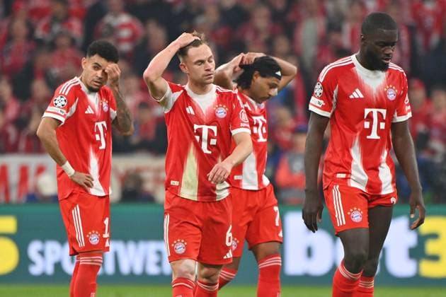 v.li:Luis DIAZ (Bayern Muenchen), Joshua KIMMICH (Bayern Muenchen),Serge GNABRY (FC Bayern Muenchen),Dayot UPAMECANO (Bayern Muenchen), Enttaeuschung,Frust,enttaeuscht, frustriert,niedergeschlagen, Fussball Champions League,Saison 2025 26, Viertelfinale FC Bayern-Muenchen -Real Madrid am 15.04.2026 A L L I A N Z A R E N A.