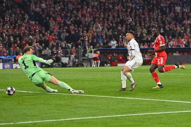 Tor Kylian MBAPPE (Real Madrid) zum 2-3, Aktion,Torschuss gegen Manuel NEUER (Torwart Bayern Muenchen) ,re: Dayot UPAMECANO (Bayern Muenchen). Strafraumszene. nach Tor zum 2-3,Jubel,Freude,Begeisterung, Aktion. Fussball Champions League,Saison 2025 26, Viertelfinale FC Bayern-Muenchen -Real Madrid am 15.04.2026 A L L I A N Z A R E N A.