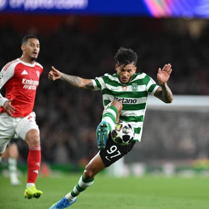 Luis Suarez of Sporting collects the ball just outside Arsenal FC penalty area during the UEFA Champions League match between Arsenal and Sporting CP at the Emirates Stadium, London, England on 15 April 2026. Copyright: xPhilxHutchinsonx 44830018