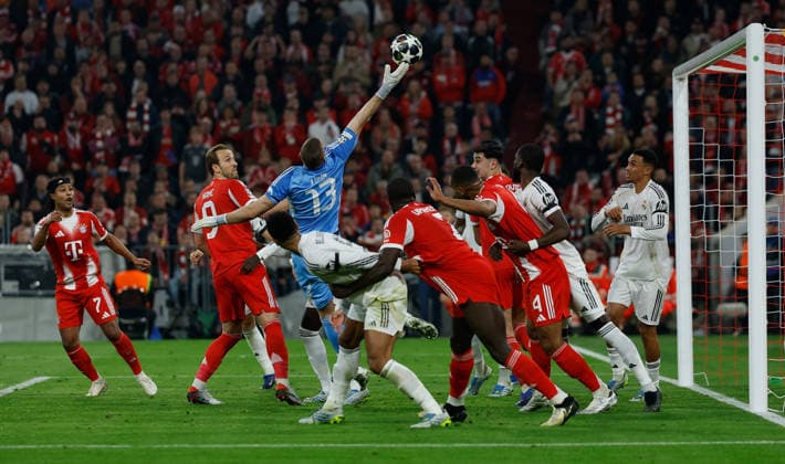 15.04.2026, xjrdrx, Fussball UEFA Champions League, FC Bayern Muenchen - Real Madrid v.l. Harry Kane (FC Bayern Muenchen), Andriy Lunin (Real Madrid) (DFL DFB REGULATIONS PROHIBIT ANY USE OF PHOTOGRAPHS as IMAGE SEQUENCES and or QUASI-VIDEO) Muenchen