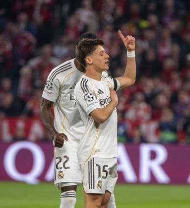 Fußball, Herren, Saison 2025 2026, Champions League (Viertelfinale, Rückspiel), FC Bayern München - Real Madrid, v. l. Antonio Rüdiger (Real Madrid), Arda Güler (Real Madrid), Jubel nach Tor zum 0:1, 15.04. 2026, Copyright: xMatthiasxKochx
