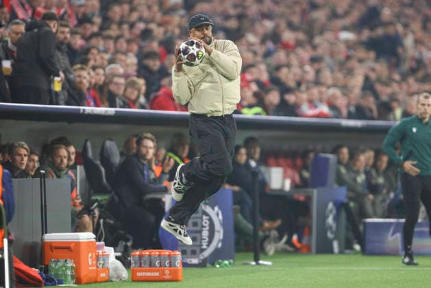 Trainer Vincent Kompany (FC Bayern München) controls the ball during the UEFA Champions League 2025 26 Quarter-Final Second Leg match between FC Bayern München and Real Madrid CF at Football Arena Munich on April 15, 2026 in Munich, Germany. (Photo by Oliver Kaelke DeFodi Images) -