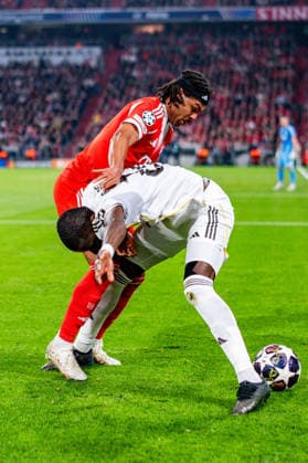 15.04.2026, FC Bayern München vs. Real Madrid, UEFA Champions League, Viertelfinale-Rückspiel Serge Gnabry (FC Bayern Muenchen, 7) Antonio Rüdiger (Real Madrid, 22) Regulations prohibit any use of photographs as image sequences and or quasi video Copyright: xBahhoxKarax