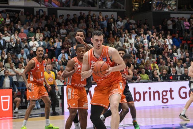 easyCredit Basketball Bundesliga, 23. Spieltag, Niners Chemnitz -Ratiopharm Ulm 15.04.2026 ab 20:00 Uhr Chemnitz, Chemnitz Arena Im Foto: Kevin Yebo(0), Eric Washington(33), Yordan Minchev(91), Joel Soriano(12) easyCredit Basketball Bundesliga, 23. Spieltag, Niners Chemnitz - Ratiopharm Ulm Chemnitz Sachsen Deutschland