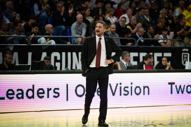 La Laguna Tenerife v Galatasaray - Basketball Champions League CANARY ISLAND, SPAIN - APRIL 15: Head coach Gianmarco Pozzecco of Galatasary looks on during last match of quarter-finals of Basketball Champions League match between Galatasaray and La Laguna Tenerife at Santiago Martín in San Cristobal de la Laguna, Canary Islands, Spain on April 15, 2026. Andres Gutierrez Anadolu Canary Island Spain. Editorial use only. Please get in touch for any other usage.  Copyright: x2026xAnadoluxAndresxGutierrezx