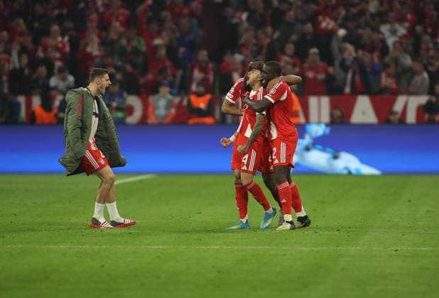 Fussball, Herren, Champions League, Saison 2025 2026, FC Bayern München - Real Madrid, Viertelfinale Rückspiel, Allianz Arena 3:3 durch Luis Diaz (FC Bayern München) Tor, Jubel