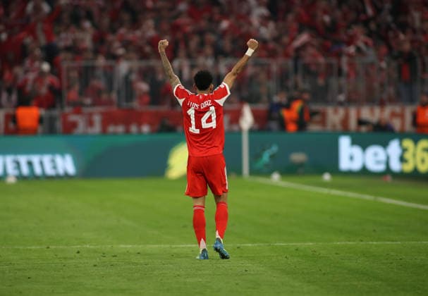 Fussball, Herren, Champions League, Saison 2025 2026, FC Bayern München - Real Madrid, Viertelfinale Rückspiel, Allianz Arena 3:3 durch Luis Diaz (FC Bayern München) Tor, Jubel