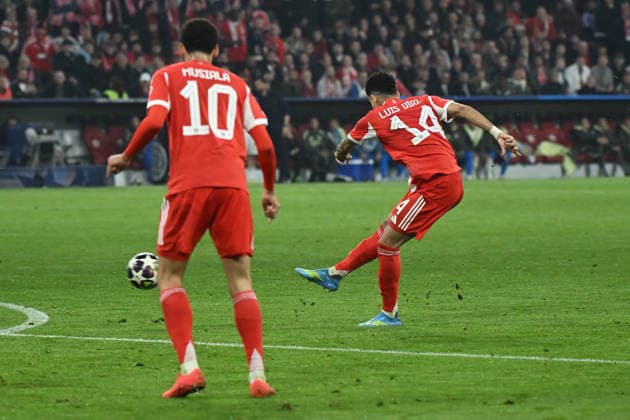15.04.2026, xemx, Fussball UEFA Champions League, FC Bayern Muenchen - Real Madrid v.l. Luis Diaz (FC Bayern Muenchen) Torschuetze, erzielt das Tor, Treffer, scores the goal 3:3 (DFL DFB REGULATIONS PROHIBIT ANY USE OF PHOTOGRAPHS as IMAGE SEQUENCES and or QUASI-VIDEO) Muenchen