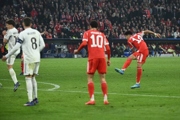 15.04.2026, xemx, Fussball UEFA Champions League, FC Bayern Muenchen - Real Madrid v.l. Luis Diaz (FC Bayern Muenchen) Torschuetze, erzielt das Tor, Treffer, scores the goal 3:3 (DFL DFB REGULATIONS PROHIBIT ANY USE OF PHOTOGRAPHS as IMAGE SEQUENCES and or QUASI-VIDEO) Muenchen