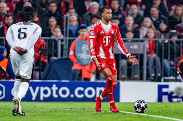 15.04.2026, FC Bayern München vs. Real Madrid, UEFA Champions League, Viertelfinale-Rückspiel Michael Olise (FC Bayern Muenchen, 17) Eduardo Camavinga (Real Madrid, 6) Regulations prohibit any use of photographs as image sequences and or quasi video Copyright: xBahhoxKarax