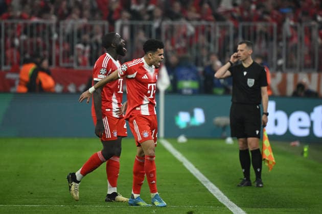 15.04.2026, xemx, Fussball UEFA Champions League, FC Bayern Muenchen - Real Madrid v.l. Torjubel nach dem Tor zum celebrating the goal celebrate 3:3 durch Luis Diaz (FC Bayern Muenchen) (DFL DFB REGULATIONS PROHIBIT ANY USE OF PHOTOGRAPHS as IMAGE SEQUENCES and or QUASI-VIDEO) Muenchen