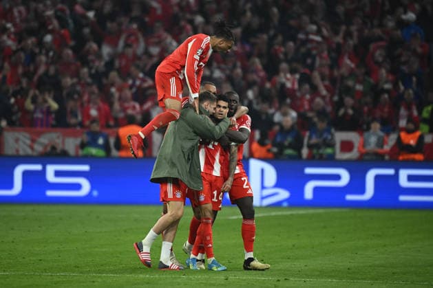 15.04.2026, xemx, Fussball UEFA Champions League, FC Bayern Muenchen - Real Madrid v.l. Torjubel nach dem Tor zum celebrating the goal celebrate 3:3 durch Luis Diaz (FC Bayern Muenchen) (DFL DFB REGULATIONS PROHIBIT ANY USE OF PHOTOGRAPHS as IMAGE SEQUENCES and or QUASI-VIDEO) Muenchen