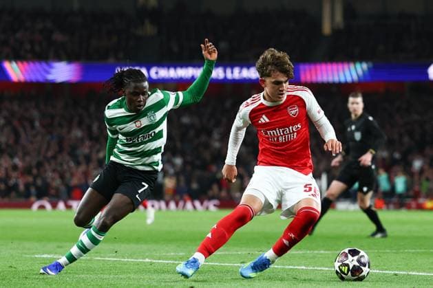 Max Dowman of Arsenal under pressure from Geovany Quenda of Sporting CP Arsenal v Sporting, UEFA Champions League, Quarter Final, Second Leg, Football, Emirates Stadium, London, UK - 15 Apr 2026London Emirates Stadium United Kingdom EDITORIAL USE ONLY No use with unauthorised audio, video, data, fixture lists, club league logos or live services. Online in-match use limited to 120 images, no video emulation. No use in betting, games or single club league player publications. Copyright: xSimonxDael Shutterstockx 16828544bu
