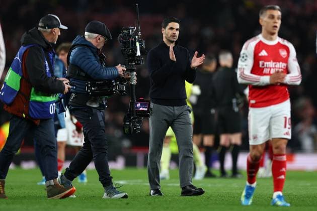 Mikel Arteta manager of Arsenal applauds fans at full time Arsenal v Sporting, UEFA Champions League, Quarter Final, Second Leg, Football, Emirates Stadium, London, UK - 15 Apr 2026London Emirates Stadium United Kingdom EDITORIAL USE ONLY No use with unauthorised audio, video, data, fixture lists, club league logos or live services. Online in-match use limited to 120 images, no video emulation. No use in betting, games or single club league player publications. Copyright: xSimonxDael Shutterstockx 16828544bp
