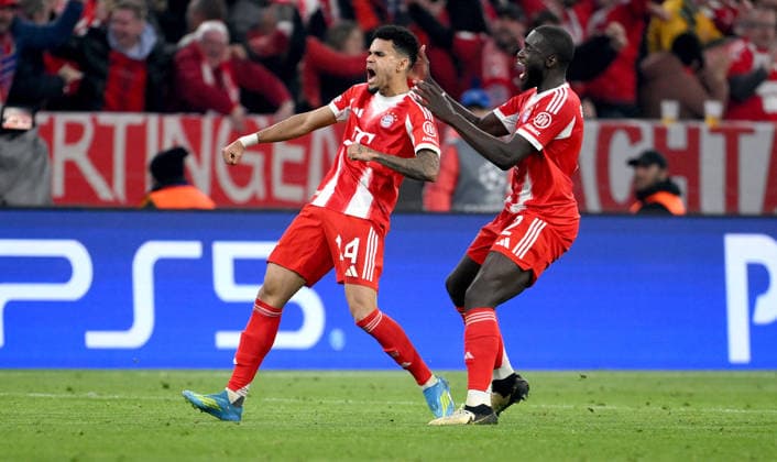 FUSSBALL CHAMPIONS LEAGUE SAISON 2025 2026 Viertelfinal Rueckspiel 15.04.2026 FC Bayern Muenchen - Real Madrid Jubel FC Bayern Muenchen nach dem Tor zum 3 - 3, v. li., Torschuetze Luis Diaz, Dayot Upamecano