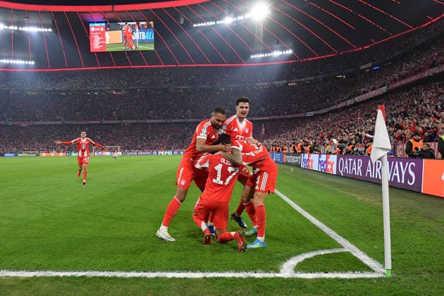 15.04.2026, xemx, Fussball UEFA Champions League, FC Bayern Muenchen - Real Madrid v.l. Torjubel nach dem Tor zum celebrating the goal celebrate 4:3 durch Michael Olise (FC Bayern Muenchen) (DFL DFB REGULATIONS PROHIBIT ANY USE OF PHOTOGRAPHS as IMAGE SEQUENCES and or QUASI-VIDEO) Muenchen