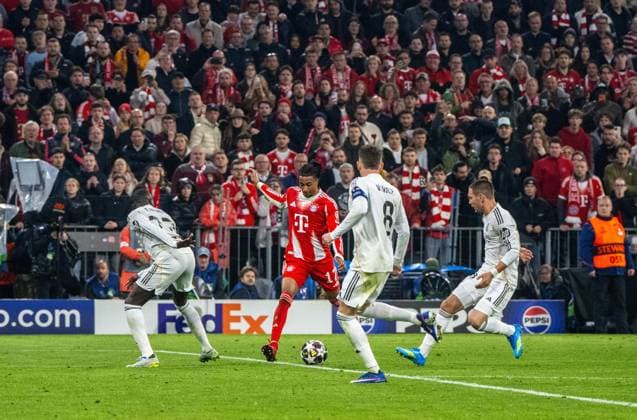 Fußball, Herren, Saison 2025 2026, Champions League (Viertelfinale, Rückspiel), FC Bayern München - Real Madrid, Michael Olise (M., Bayern München) erzielt das Tor zum 4:3, 15.04. 2026, Copyright: xMatthiasxKochx