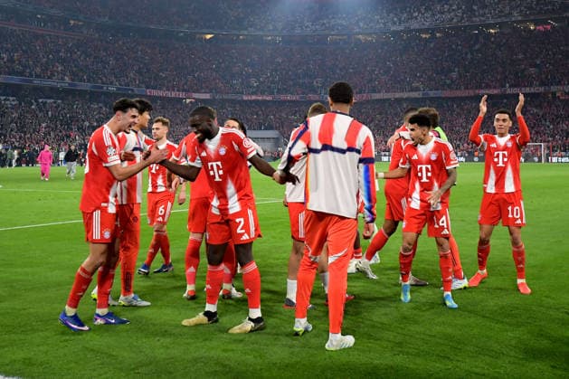 15.04.2026, xemx, Fussball UEFA Champions League, FC Bayern Muenchen - Real Madrid v.l. Jubel, Freude über den Sieg (DFL DFB REGULATIONS PROHIBIT ANY USE OF PHOTOGRAPHS as IMAGE SEQUENCES and or QUASI-VIDEO) Muenchen