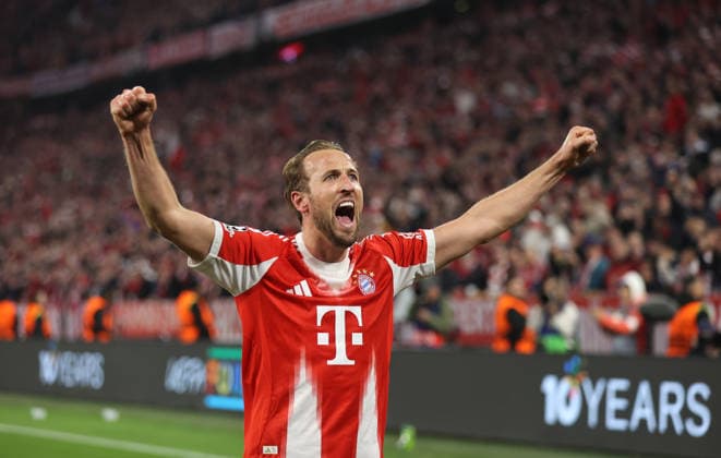 Fussball, Herren, Champions League, Saison 2025 2026, FC Bayern München - Real Madrid, Viertelfinale Rückspiel, Allianz Arena Jubel, Jubelschrei nach Abpfiff hier Harry Kane (FC Bayern München) reisst beide Arme hoch