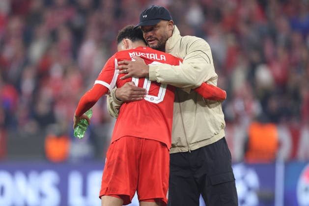 Fußball UEFA Champions League Viertelfinale Rückspiel FC Bayern München - Real Madrid am 15.04.2026 in der Allianz Arena in München Jamal Musiala ( München ), vorne - Vincent Kompany ( Trainer Cheftrainer München ), hinten