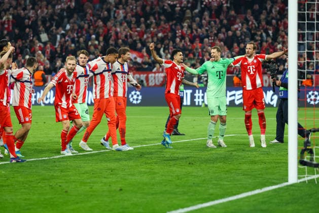 Die Mannschaft des FC Bayern Muenchen jubelt nach dem Sieg,, Emotionen, GER, FC Bayern Muenchen vs. Real Madrid CF, Fussball, UEFA Champions League, Viertelfinale, Rueckspiel, Saison 2025 2026, 15.04.2026, GER, FC Bayern Muenchen vs. Real Madrid CF, Fussball, UEFA Champions League, Viertelfinale, Rueckspiel, Saison 2025 2026, 15.04.2026 Muenchen Copyright: xEibner-Pressefoto JennixMaulx EP_JML